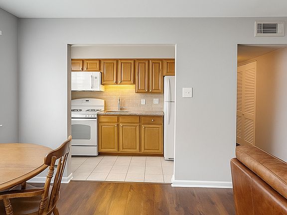 2nd image of 516 Mariedale Dr APT 2