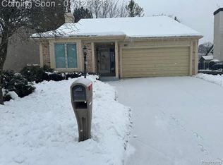 1634 Fielding Dr, Rochester Hills, MI 48307