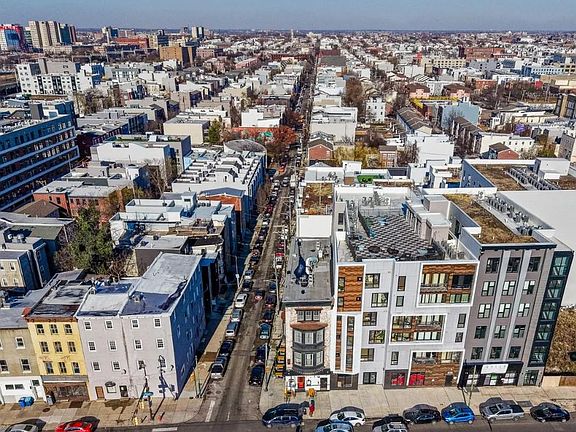 4th image of 701 W Girard Ave