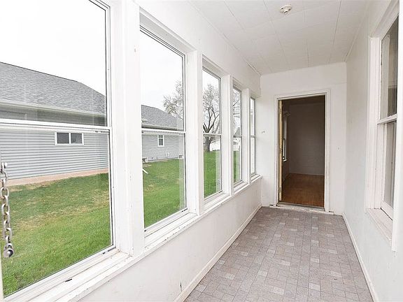 2nd image of 319 Foster St