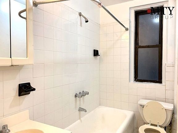 5th image of 155 E 52nd St #A22