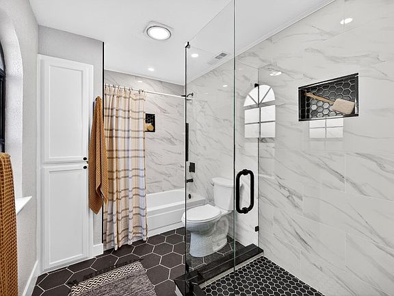 4th image of 3041 Root Ave