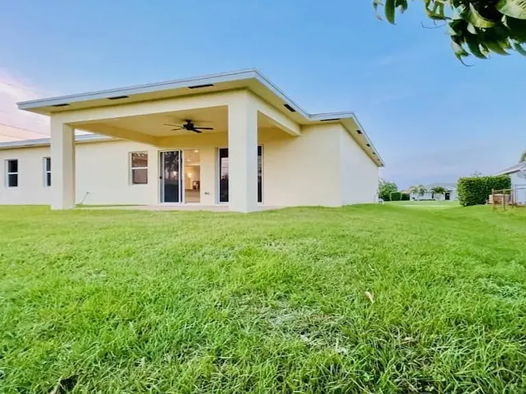 992 SW College Park Rd — Photo 8