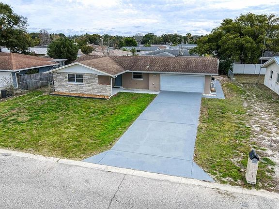 3rd image of 10320 Honeysuckle Ln