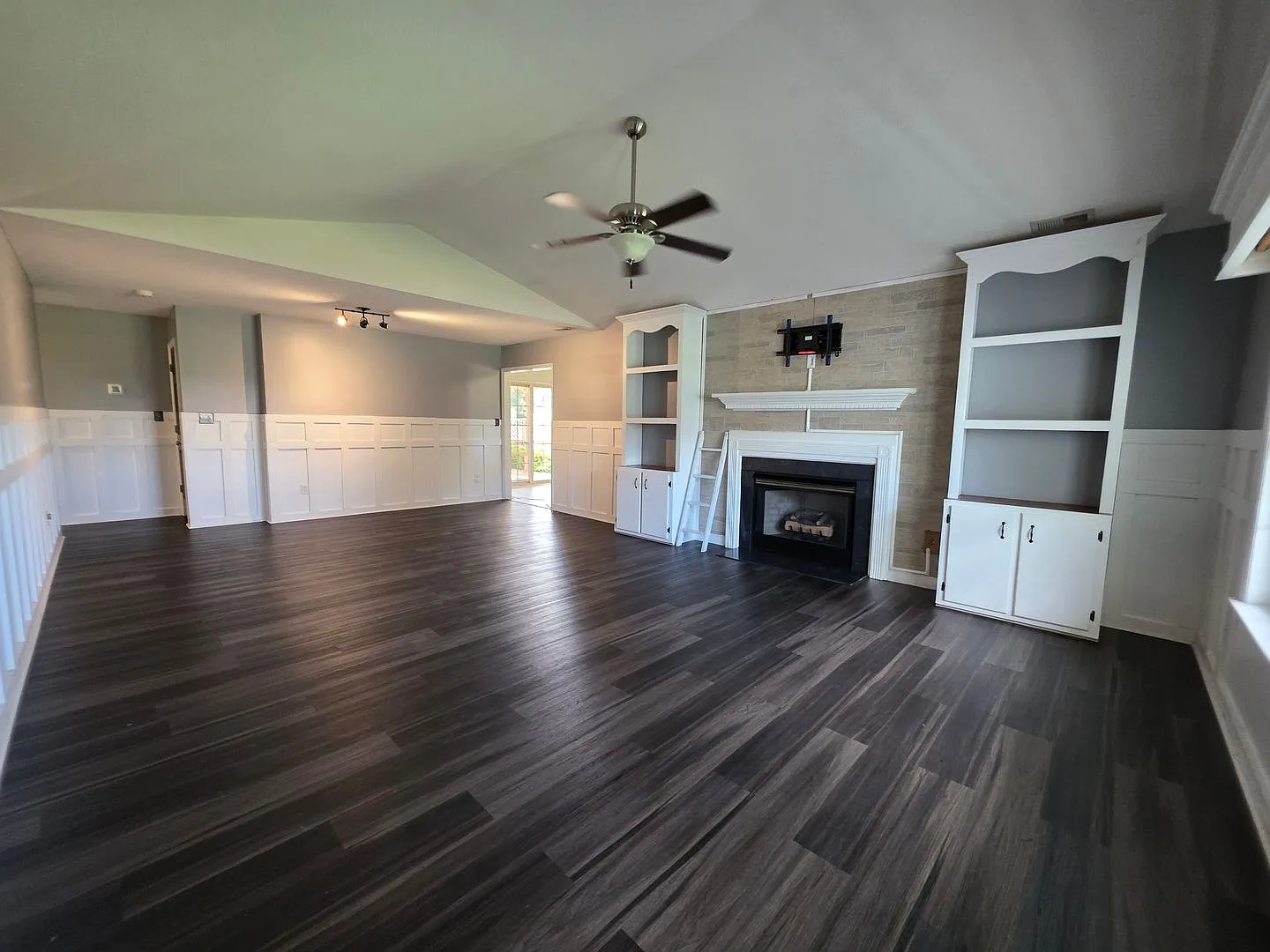 Spacious 3-Bedroom Home with Large Bonus Room in Brookstone — Photo 3