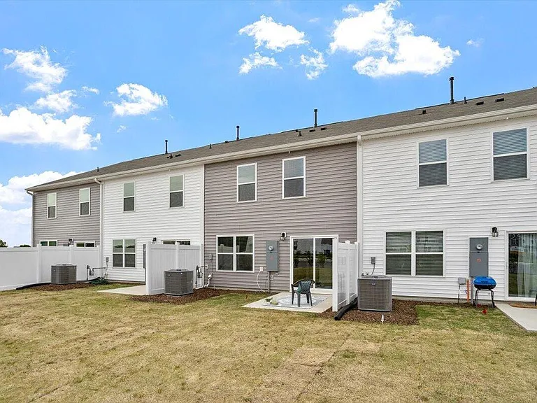 24 Red Clover Dr — Photo 4