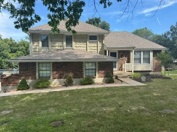 10505 S Munro Rd, Lone Jack, MO 64070