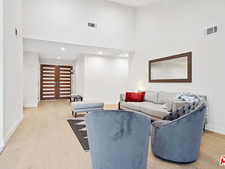 8961 Farralone Ave — Photo 15