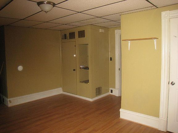 5th image of 1102 1/2 S Main St