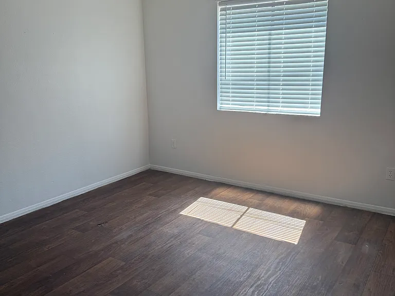 645 W Rio Salado Pkwy #101 — Photo 5