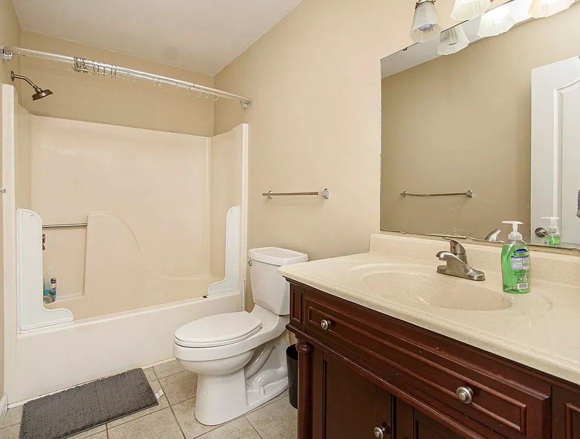 4 bed, 2.5 bath, 1440 sqft, $2,400 — Photo 3