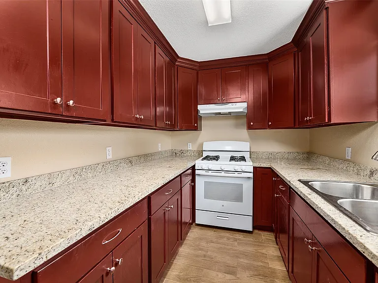 3938 Daphne St — Photo 4