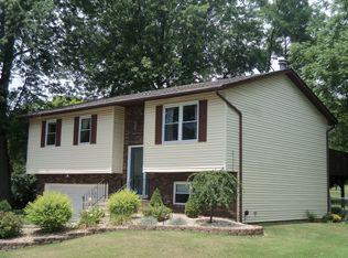 28 Foreman Dr, Glen Carbon, IL 62034