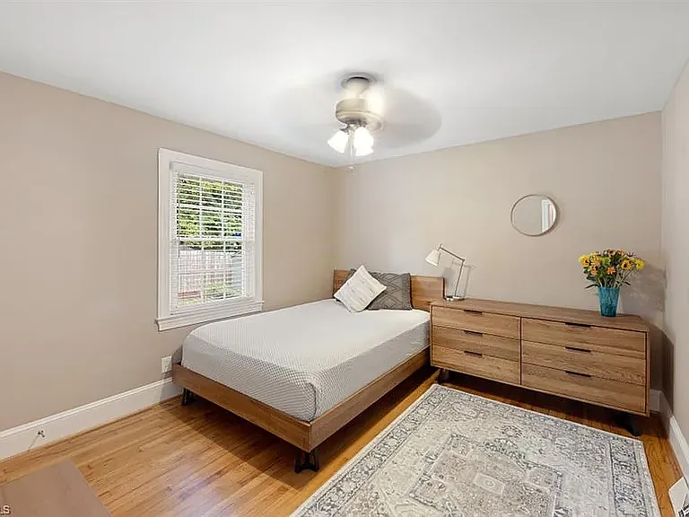 27 W Devonshire St — Photo 9
