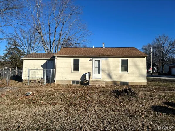 239 Grand Ave, Waterloo, IL 62298