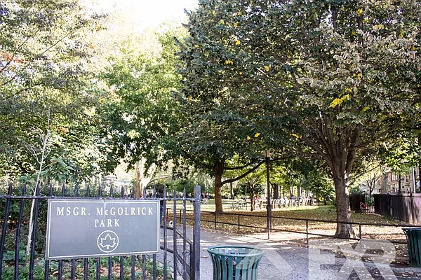 Rented by EXR | media 9