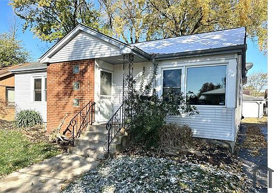 2nd image of 746 E 157th Pl