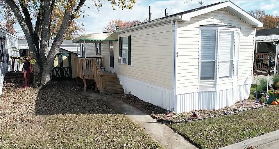 Main entrance with shed
