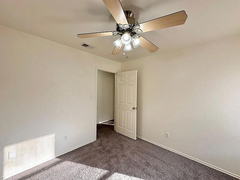 5007 John David Dr — Photo 14