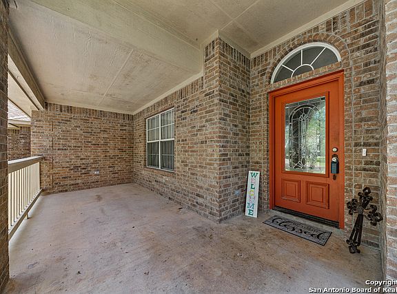 4th image of 113 Emerald Dr
