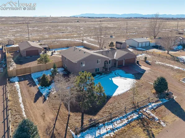 758 E Woodleaf Dr, Pueblo West, CO 81007