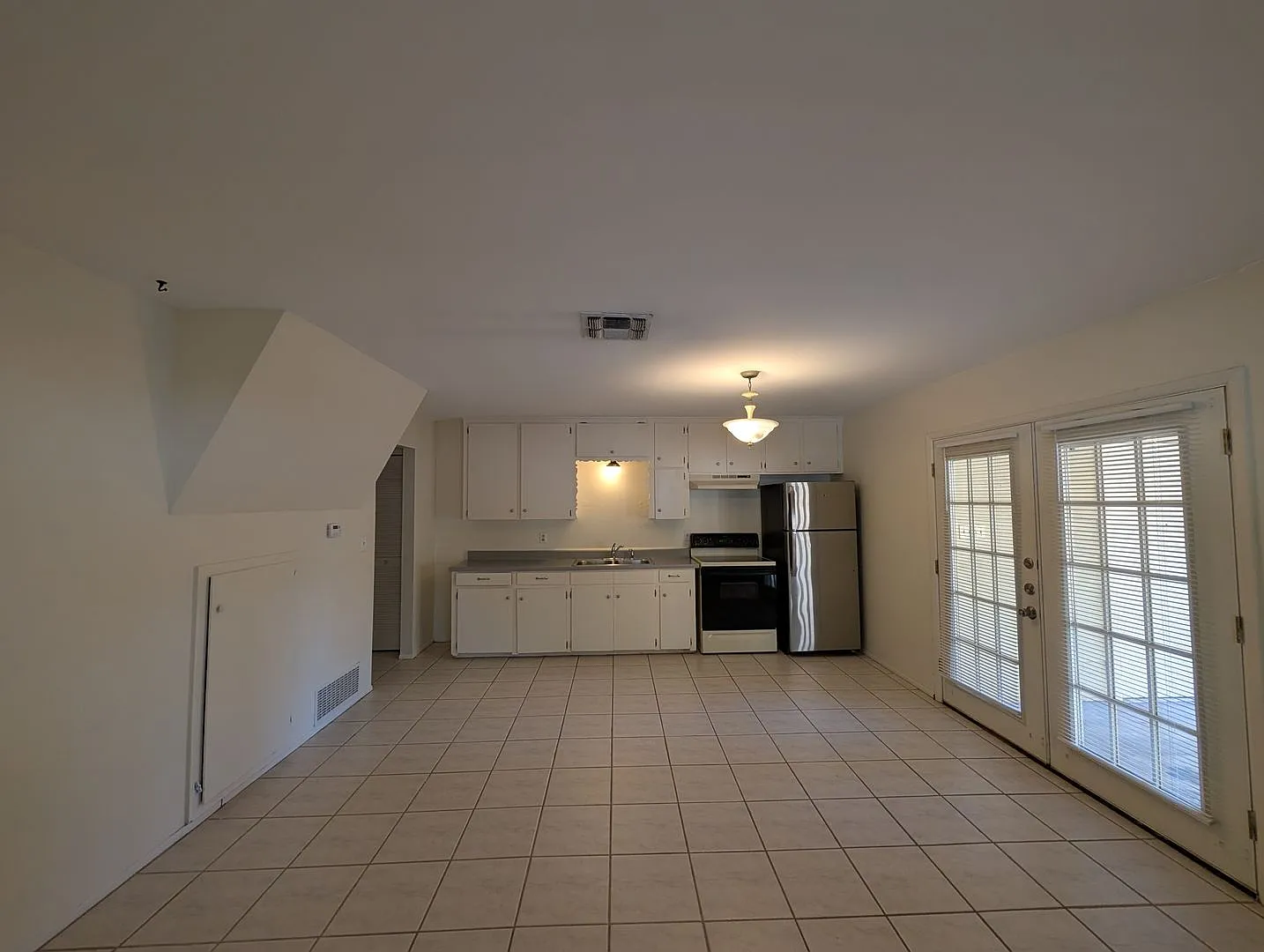 Walk to the Comal River, Schlitterbahn, & Downtown NB /1/1 Duplex with Courtyard! Includes Fridge... — Photo 4