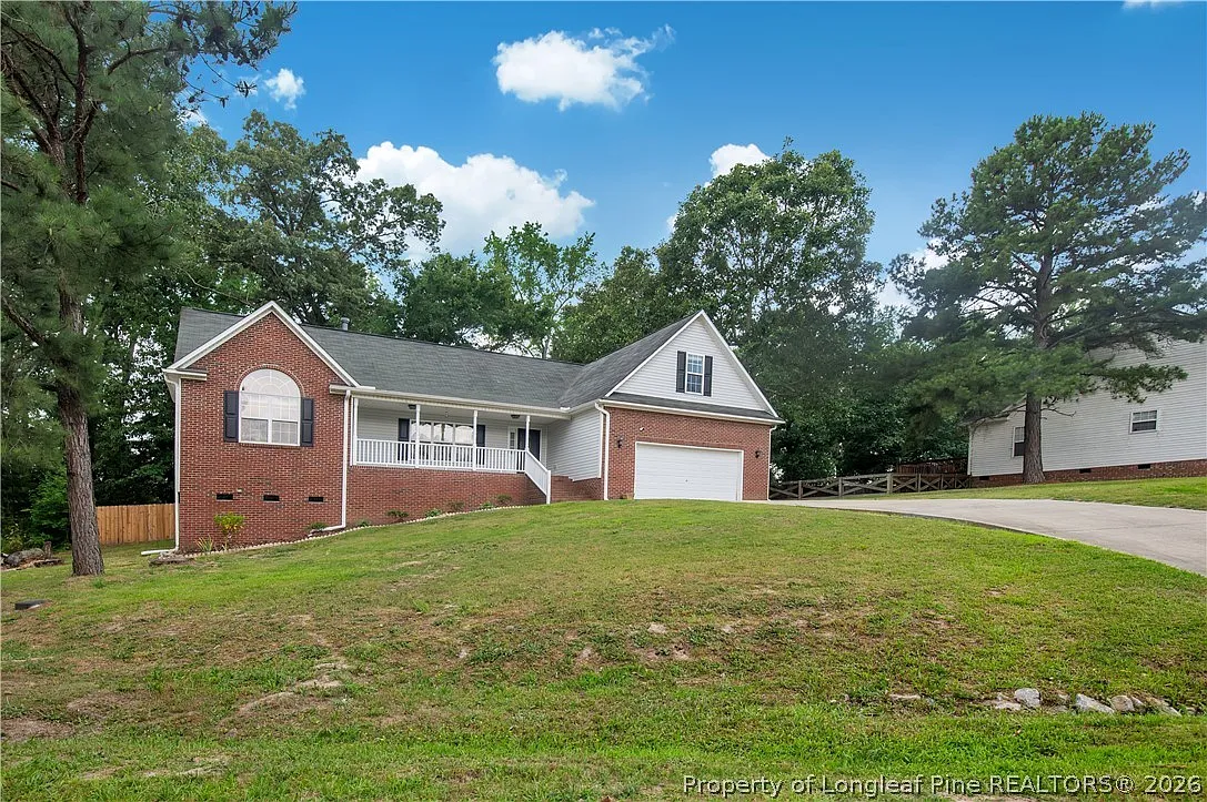 3 bed, 2.0 bath, 1941 sqft, $1,850 — Photo 2