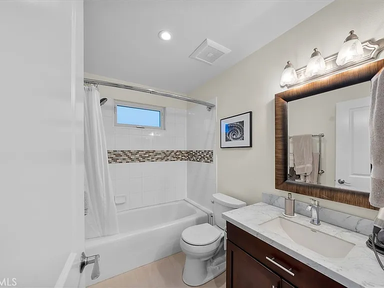 760 Manhattan Beach Blvd #B — Photo 21