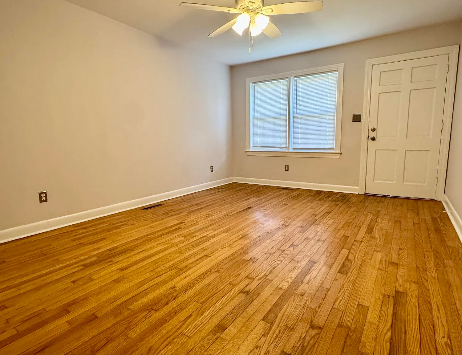 3 bed, 1.0 bath, $1,350 — Photo 3