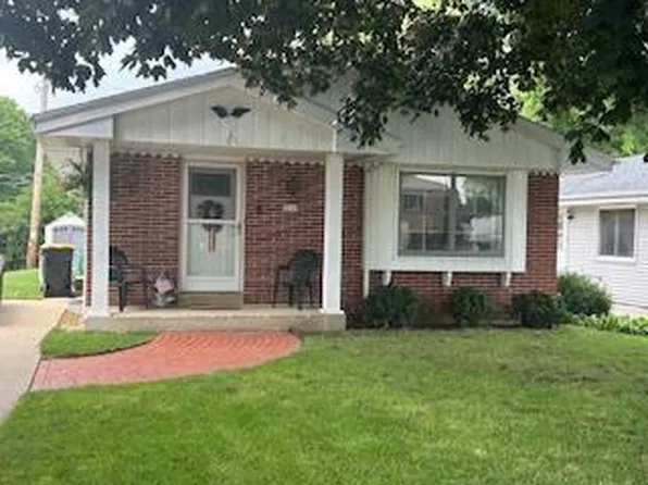 2049 North 114th STREET, Wauwatosa, WI 53226