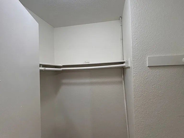 14135 Doty Ave — Photo 16