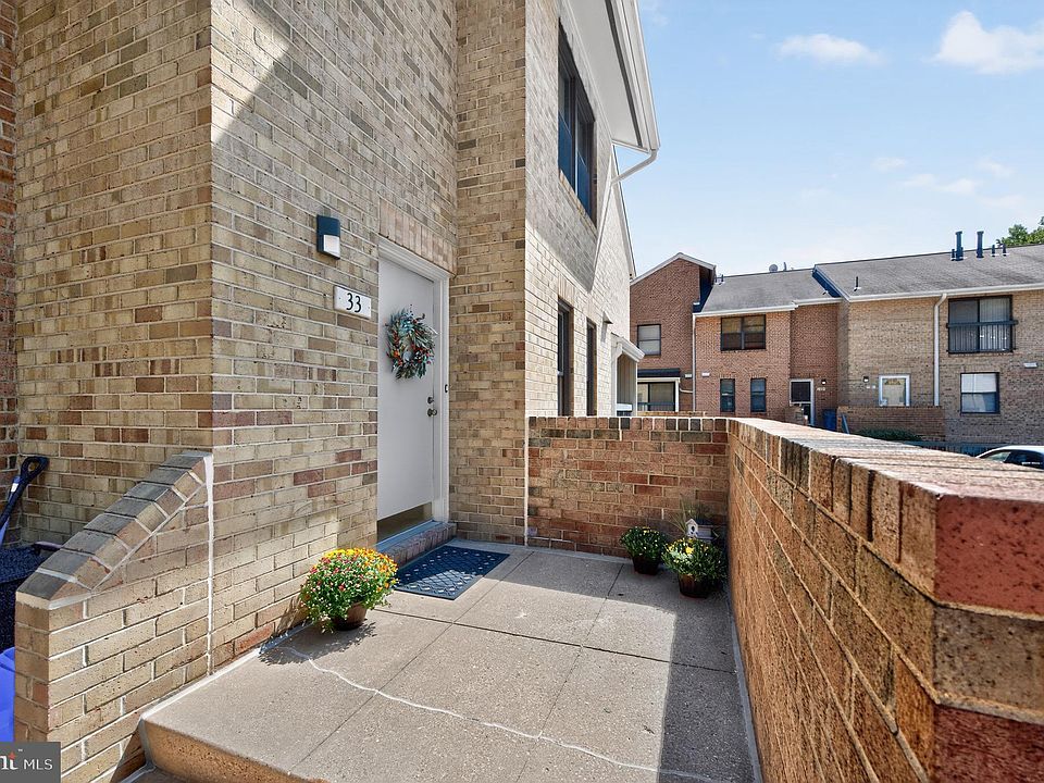 1st image of 33 Dudley Ct #25