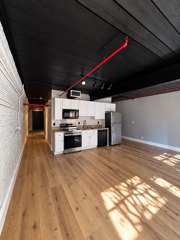 301 Bradley St — Photo 1