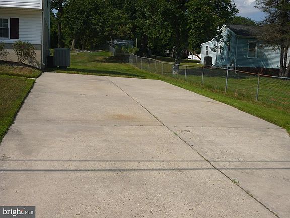 3rd image of 1854 Cedar Dr