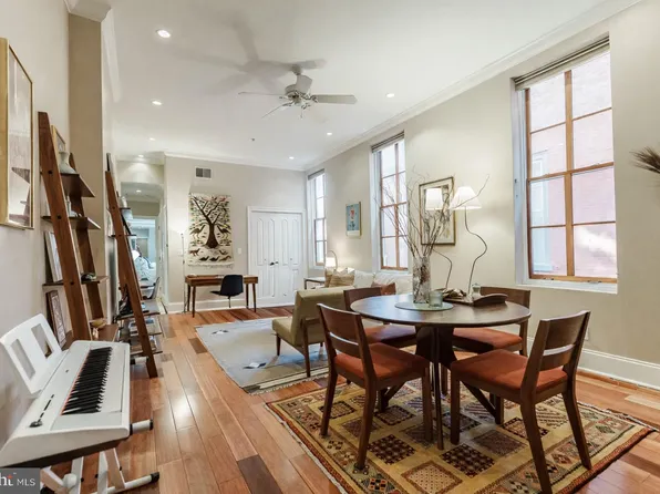 2049 Walnut St APT 1R, Philadelphia, PA 19103