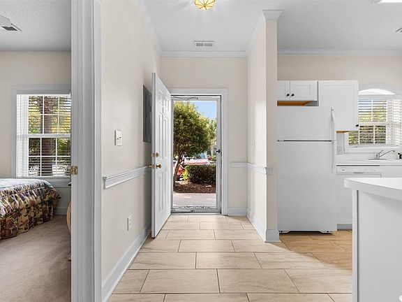 3rd image of 4161 Hibiscus Dr. #103