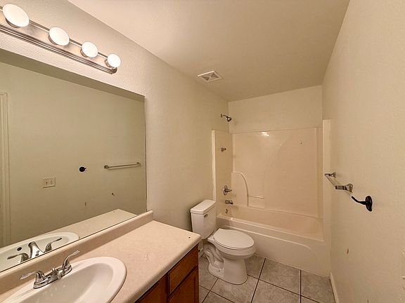 3rd image of 297 Graystone Cir #1