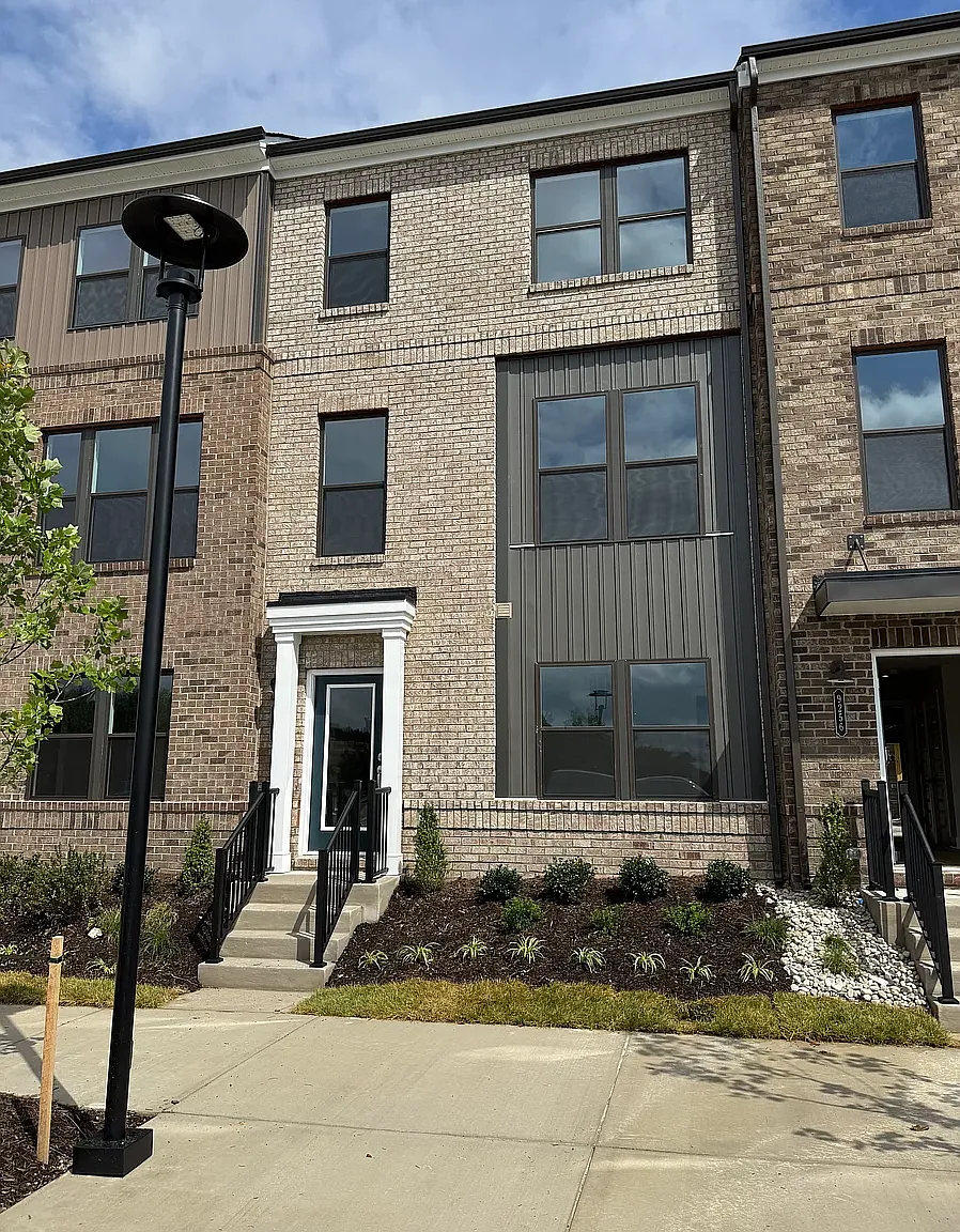 3 bed, 1943 sqft, $2,675 — Photo 1