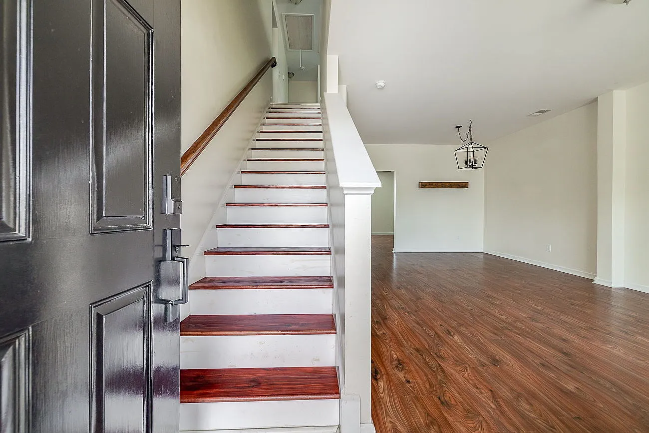 4 bed, 2.5 bath, 2619 sqft, $2,600 — Photo 4