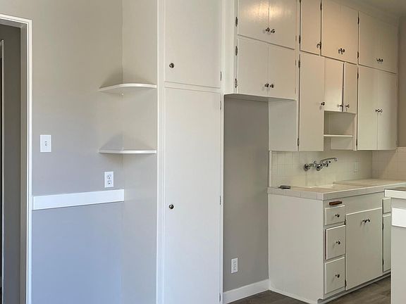 4th image of 215 W Lomita Ave APT 5