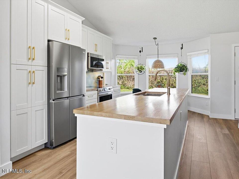 1st image of 423 BAYBROOK Drive
