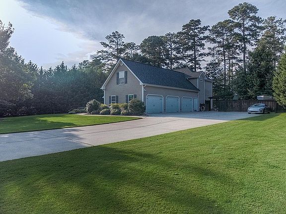 4th image of 775 Winding Grove Ln