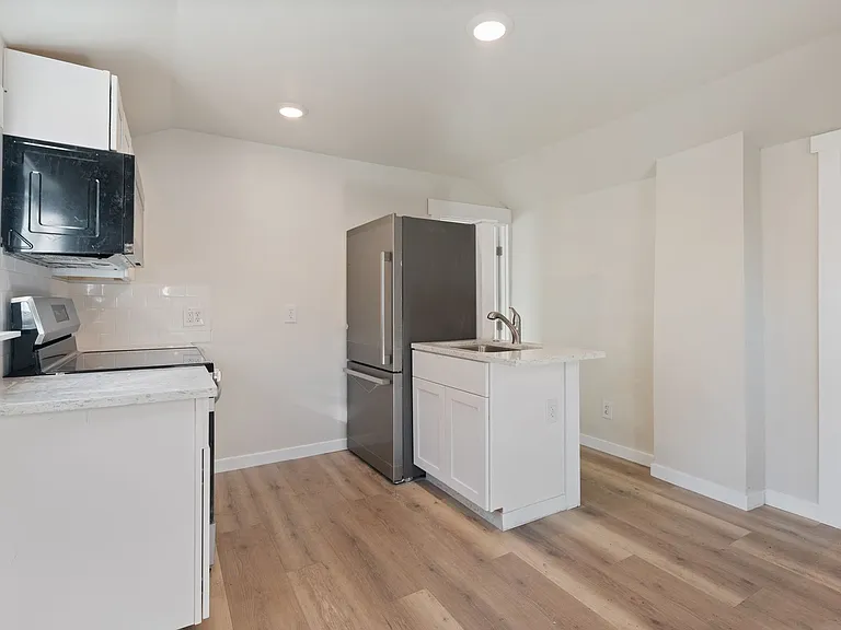 727 NW Georgia Ave — Photo 3