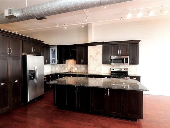 4th image of 200 Main St APT 613