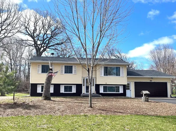 9647 Ironwood Dr, Saint Joseph, MN 56374