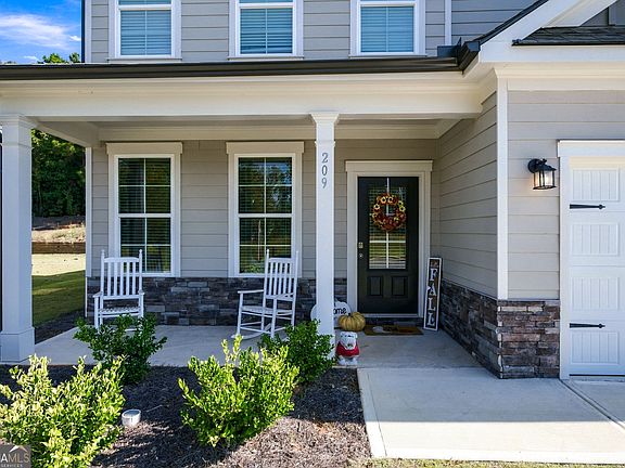 3rd image of 209 Annie Ln