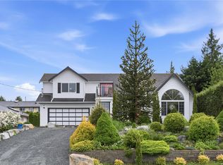 120 Hornby Pl, Qualicum Beach, BC V9K1R6