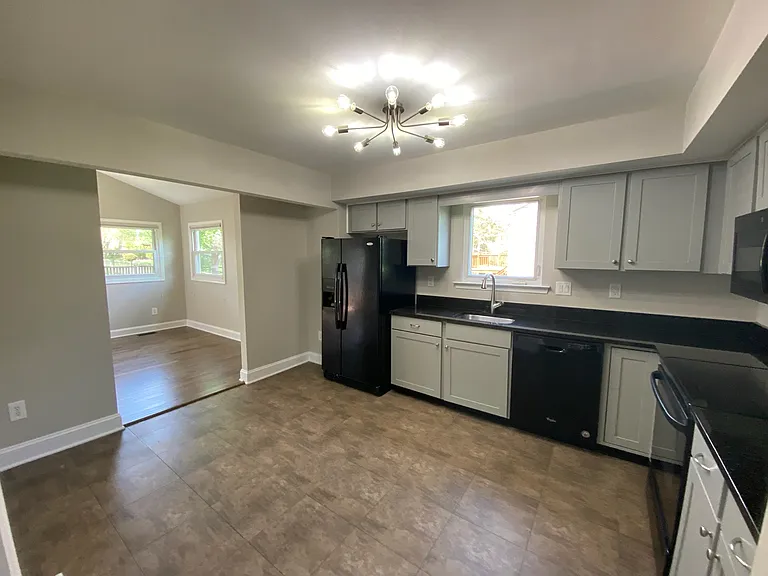 4348 Silas Hutchinson Dr — Photo 18