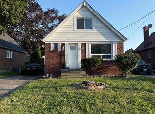 19 Westchester Rd, Toronto, ON M6M 2S4