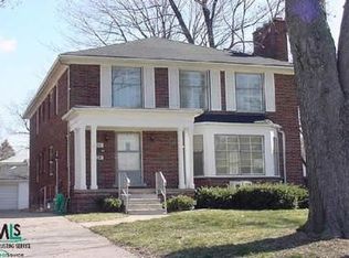 724 Trombley Rd, Grosse Pointe, MI 48230